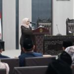 Bupati Blitar Hj. Rini Syarifah menyampaikan sambutannya dalam Rapat Paripurna DPRD Kabupaten Blitar, Rabu (22 Mei 2024)