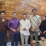 Dipo Wibowo berfoto dengan Sekretaris DPC PKB M Rifai dan sejumlah kolega, Kamis (23 Mei 2024)