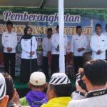 Mak Rini memberikan sambutan pada pemberangkatan CJH Kabupaten Blitar dari halaman kantor bupati, Rabu 29 Mei 2024.