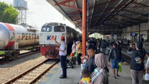 94% Tiket Kereta untuk Liburan Panjang Terjual, 1.623 Penumpang Berangkat dari Stasiun Blitar