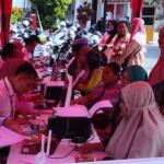 Suasana pelayanan perizinan mobile UMKM ‘Lapan Kuda’ yang diselenggarakan oleh DPMPTSP Kota Blitar di halaman Pasar Pon, Rabu (29 Mei 2024)