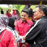 Hengki Kurniawan berbincang dengan Menteri Sosial Tri Rismaharini, Ketua DPP PDI-P Djarot Saiful Hidayat