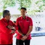 Hengky Kurniawan berbincang dengan Sekjen PDI-P Hasto Kristiyanto, Jumat (21 Juni 2024). Foto Dok. PDI Perjuangan