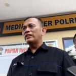 Kepala Seksi Humas Polres Blitar Kota Iptu Samsul Anwar memberikan keterangan kepada awak media, Sabtu (22 Juni 2024). Foto Dok. Polres Blitar Kota