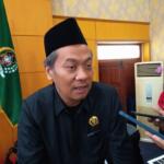 Ketua DPC PDI Perjuangan Kota Blitar Syahrul Alim berbincang dengan wartawan usai memimpin sidang paripurna di kantor DPRD Kota Blitar, Kamis (20 Juni 2024).