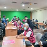 Para tersangka kasus korupsi pengelolaan tata niaga timah di PT Timah Tbk saat diserahkan ke Kejaksaan Negeri Jakarta Selatan, Kamis (13 Juni 2024)