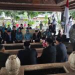 Pj. Gubernur Jatim Adhy Karyono bersama sejumlah pejabat berziarah di Makam Bung Karno, Kota Blitar, Selasa (11 Juni 2024)