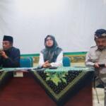 Rini Syarifah memberi keterangan kepada wartawan usai mengambil forumulir bakal calon bupati Blitar 2024-2029, Jumat (14 Juni 2024)