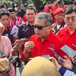 Sekjen PDI Perjuangan Hasto Kristiyanto memberikan keterangan kepada wartawan di Makam Bung Karno di Kota Blitar, Jumat 22 Juni 2024