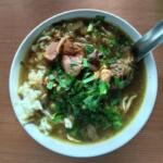 Seporsi Soto Cepitan Pasar Ikan, Utara Stadion, dalam mangku mini. Foto Wahyuana