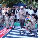 menghadiri peringatan Hari Anak Nasional (HAN) dan HUT ke-74 Ikatan Guru Taman Kanak-Kanak Indonesia (IGTKI) di Ruang Terbuka Hijau (RTH) Kanigoro, Jumat (14 Juni 2024)