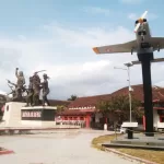 Replika pesawat AS-202 Bravo di sisi kanan Monumen PETA di Taman Plaza Museum PETA, Bendogerit, Sananwetan, Kota Blitar
