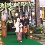Bupati Rini Syarifah menyampaikan sambutan pada prosesi bedhol pusaka di Pendopo Ronggo Hadi Negoro, utara Alun-alun Kota Blitar, Minggu (4 Agustus 2024)