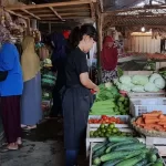 Ilustrasi belanja sayur di pasar tradisional