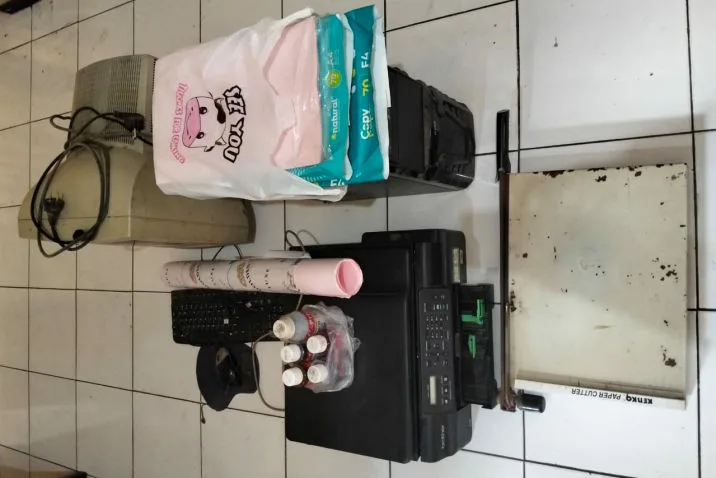 alat pembuatan uang palsu