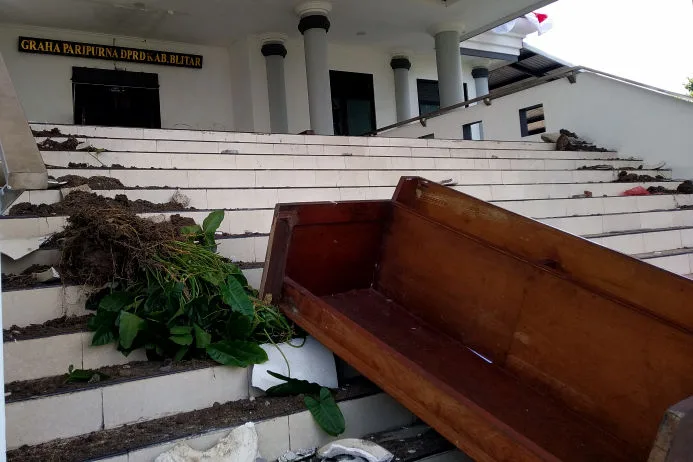 perusakan DPRD Kabupaten Blitar