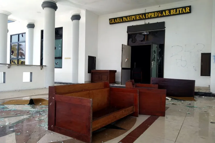 perusakan Gedung DPRD Kabupaten Blitar
