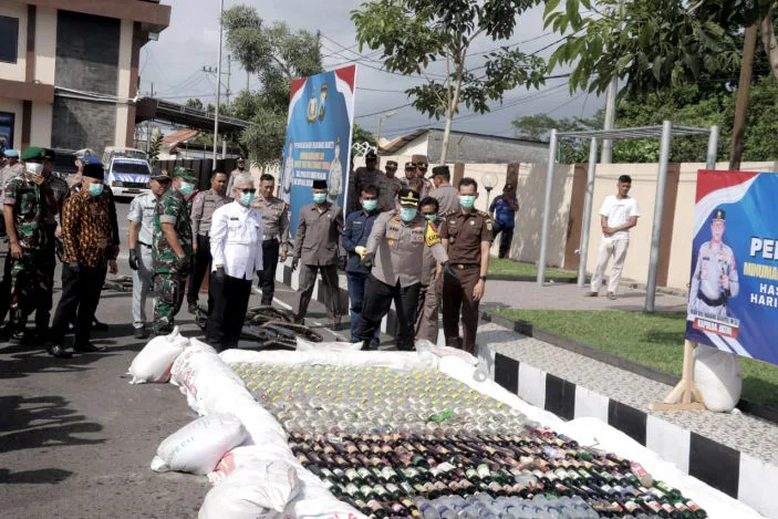 pemusnahan minuman beralkohol